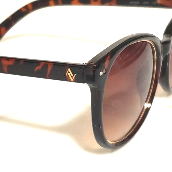 Adrienne Vittadini Sunglasses with Golden Trim - Picture 8 of 9